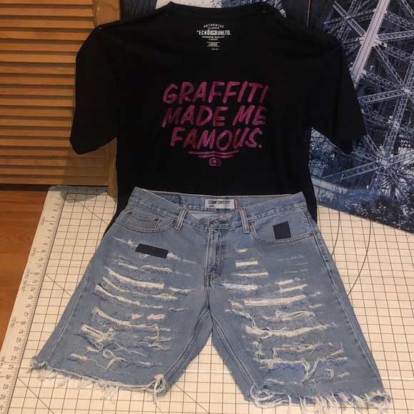 Graffiti Bridge Men’s Distressed Denim Shorts - Picture 3 of 8